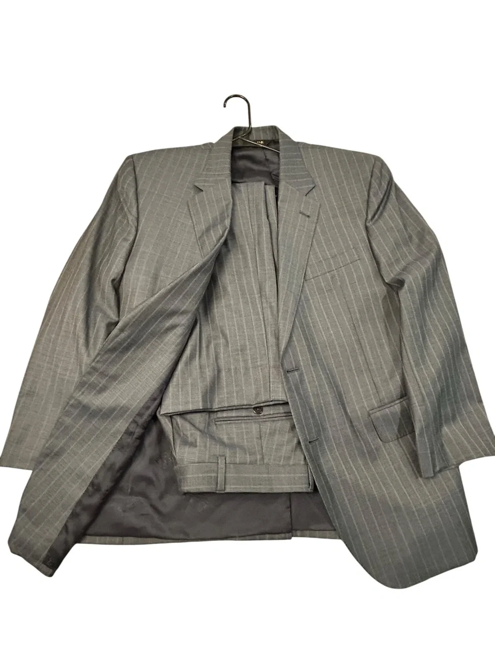 Jos. A. Bank Signature Gold Men's Gray Pinstripe Two-Piece Suit Jacket 42S 34/28